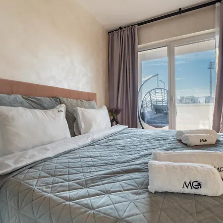 Mohost First - Mountain View Oasis Lägenhet