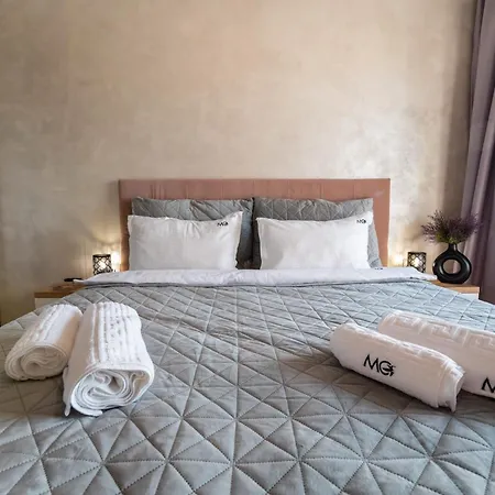 Mohost First - Mountain View Oasis Apartment *